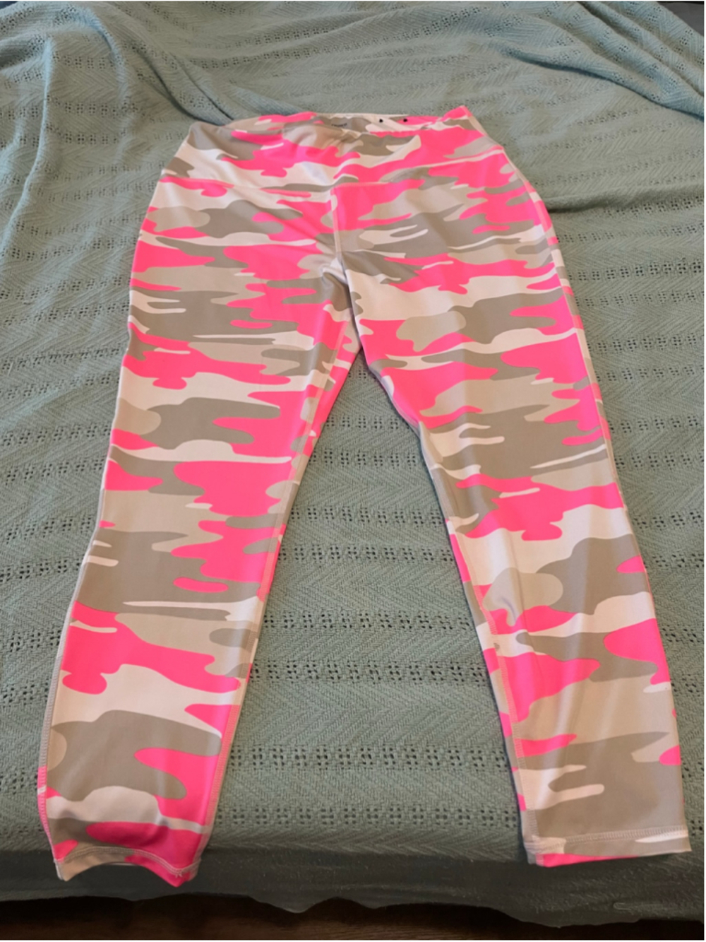 Women's Crown & Ivy neon Pink Camo Leggings Size XL barbiecore